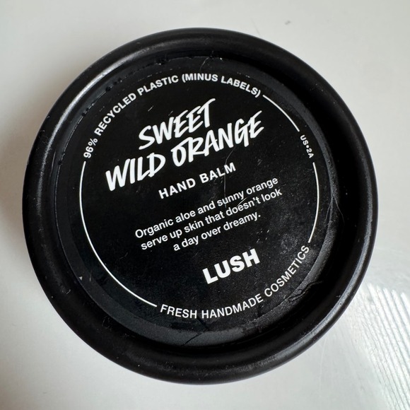 NWT LUSH Gift Set Yog Nog Shower Gel Sweet Wild Orange Hand & Foot Balm - Picture 6 of 11